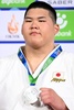 世界柔道選手権、男子100キロ超級。銀メダルを獲得し、表彰式に臨む斉藤立（2022年10月12日撮影）。(c)Kirill KUDRYAVTSEV / AFP