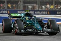 24F1第18戦シンガポールGP予選に臨むアストンマーティンのフェルナンド・アロンソ（2024年9月21日撮影）。(c)ROSLAN RAHMAN / AFP