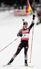 ドイツ国旗を掲げ優勝を喜ぶマグダレナ・ノイナー。(c)AFP/DDP/JENS-ULRICH KOCH