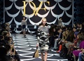 都内で発表された「ダイアン フォン ファステンバーグ（Diane von Furstenberg）」の14/15年秋冬コレクション（2014年3月19日撮影）。(c)AFP／Yoshikazu TSUNO