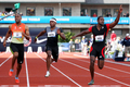 陸上、全米選手権（USA Outdoor Track &amp; Field Championships）男子100メートル決勝。レースに臨む（左から）タイソン・ゲイ（Tyson Gay）、マイケル・ロジャース（Michael Rodgers）、ジャスティン・ガトリン（Justin Gatlin、2012年6月24日撮影）。(c)AFP/Getty Images/Christian Petersen
