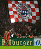サッカードイツカップ2012-13（German Cup 2012-13）は1日、決勝が行われ、バイエルン・ミュンヘン（Bayern Munich）が3-2でVfBシュツットガルト（VfB Stuttgart）を下し、ドイツ勢としては初のトレブル（三冠）を達成した。

得点を挙げチームメイトのアリエン・ロッベン（Arjen Robben、左）に祝福されるバイエルン・ミュンヘンのマリオ・ゴメス（Mario Gomez、2013年6月1日撮影）。(c)AFP/ROBERT MICHAEL