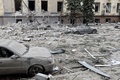 ロシア軍の砲撃で破壊されたウクライナ・ハリコフの州庁舎（2022年3月1日撮影）。(c)Sergey BOBOK / AFP