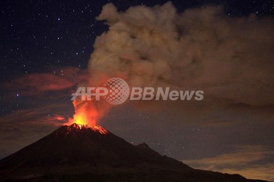メキシコ首都近郊の火山が再び噴火、北米便47便欠航