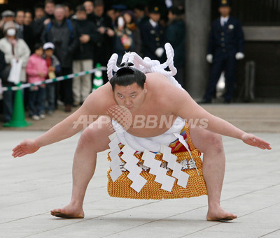 大相撲初場所 白鵬が朝青龍を破り3場所連続優勝 写真1枚 国際