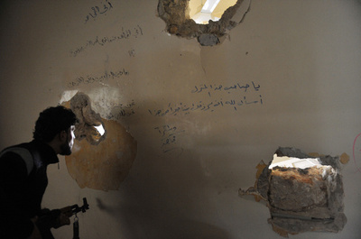 シリア反体制派、北部の空港を攻撃 ヒズボラが介入と批判