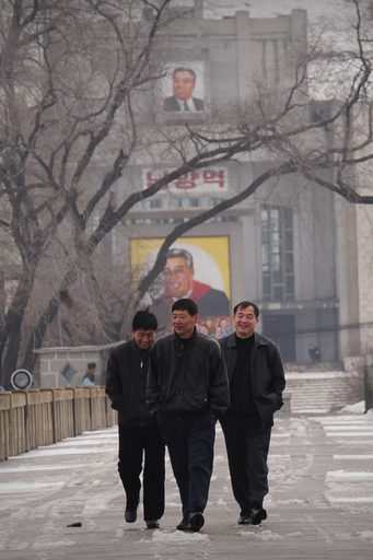 北朝鮮、米国人記者2人の拘束を認める