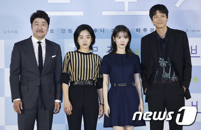 ソン・ガンホ＆カン・ドンウォン＆IUら、映画「ベイビー・ブローカー」の制作報告会に出席 – KOREA WAVE