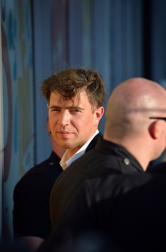 ブラピ殴った暴漢、カンヌで女優スカートに潜った男と同一人物