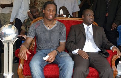 ＜サッカー＞ドログバ 北部の街ブアケを訪れ受賞報告を行う - コートジボワール