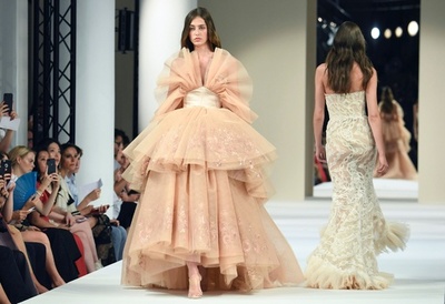 「アレクシ・マビーユ」18/19年秋冬パリ・オートクチュール