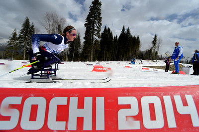 米国とロシアの家族のために滑走したマクファーデン、ソチパラリンピック