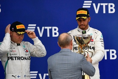 メルセデス代表「私が悪者」、物議醸す「チームオーダー」に言及