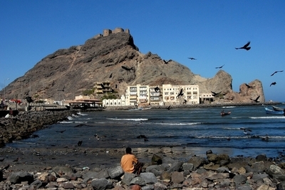 中東イエメン沖、日本郵船原油タンカーが被弾