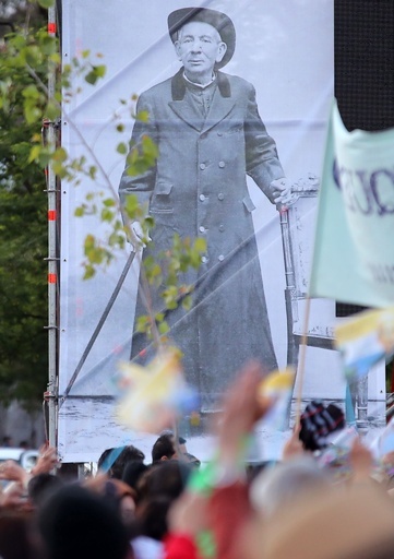 「ガウチョ司祭」など新たに7人が聖人に、ローマ法王が宣言