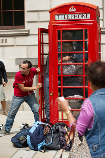 英国名物の赤い電話ボックス、25万円でいかがですか？