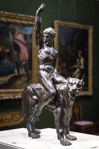 現存する唯一のミケランジェロ銅像発見か、ヒョウに乗る2男性像