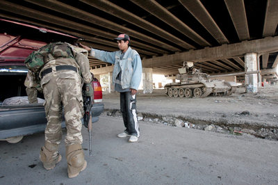 イラク政府、シーア派指導者サドル師捜索のため警備体制強化 - イラク