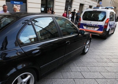 強盗を射殺した宝石商、ソーシャルメディアを二分