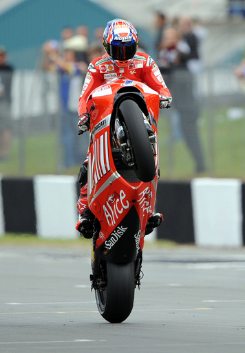 ストーナー ポール・トゥ・ウィンでシーズン2勝目