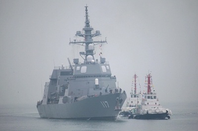 中国・青島で23日に国際観艦式、海自の護衛艦「すずつき」入港