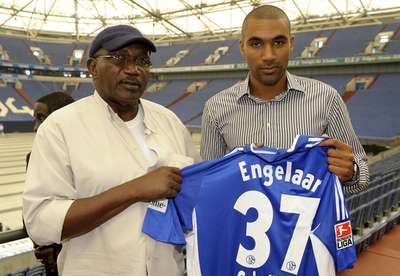 シャルケ エンヘラールの入団発表