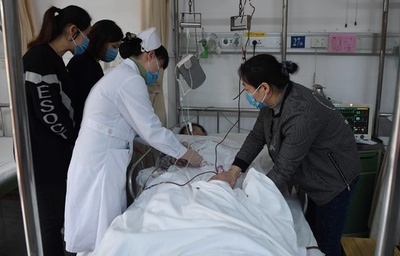 中国でバス乗っ取り、歩行者に突っ込み8人死亡