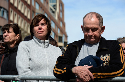 犠牲者に黙とう、マラソン爆発事件から1週間のボストン