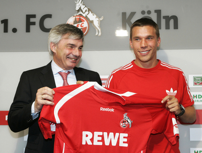 ケルン復帰のポドルスキーが入団会見