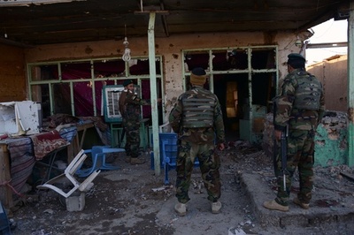 タリバンの空港襲撃、27時間後に終結 少なくとも50人死亡