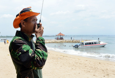 バリ島沖合でダイビング中に行方不明の日本人7人、捜索続く