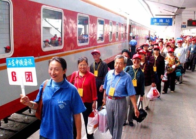 中国で需要高まる高齢者旅行市場、ルールの徹底必要