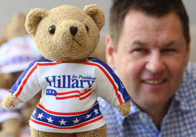 ヒラリー上院議員の大統領選オフィシャル・テディベア