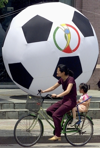 中国、女子サッカーで「替え玉」発覚 世界大会優勝カップ返上へ