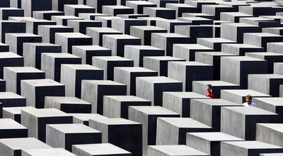 2711基の石碑で構成、ピーター・アイゼンマン「ホロコースト記念碑」