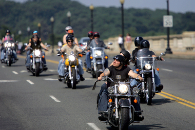 戦没者追悼記念日のパレード開催 - 米国