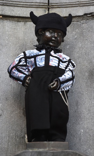 ゴルチエ、小便小僧の衣装をデザイン