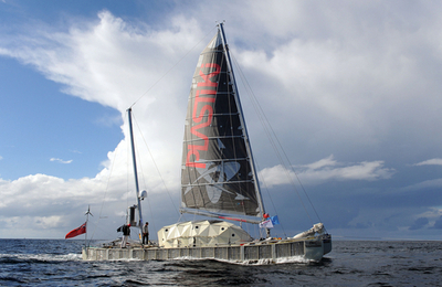 ペットボトル1万2500本の船、18日で太平洋を横断