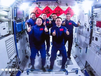 動画:中国宇宙船「神舟17号」の3飛行士、宇宙ステーション入り