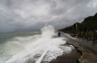 台風27号で70万人避難 フィリピン