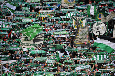 仏サッカーファン殴り込み、披露宴ぶち壊したら人違い