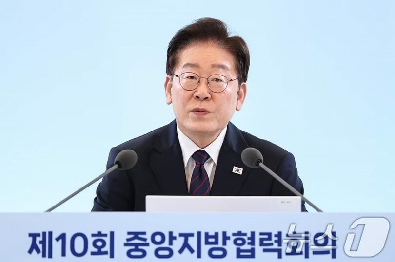26日、韓国大統領府で開かれた第10回中央地方協力会議で発言するイ・ジェミョン（李在明）大統領(c)news1