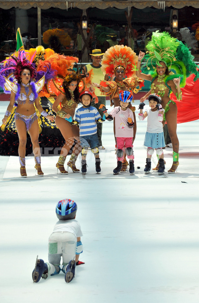 韓国のスケート場でブラジル人ダンサーがサンバ 写真3枚 国際ニュース Afpbb News