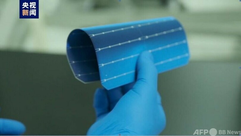 中国、紙のように曲げられるフレキシブルな単結晶シリコン太陽電池の開発に成功