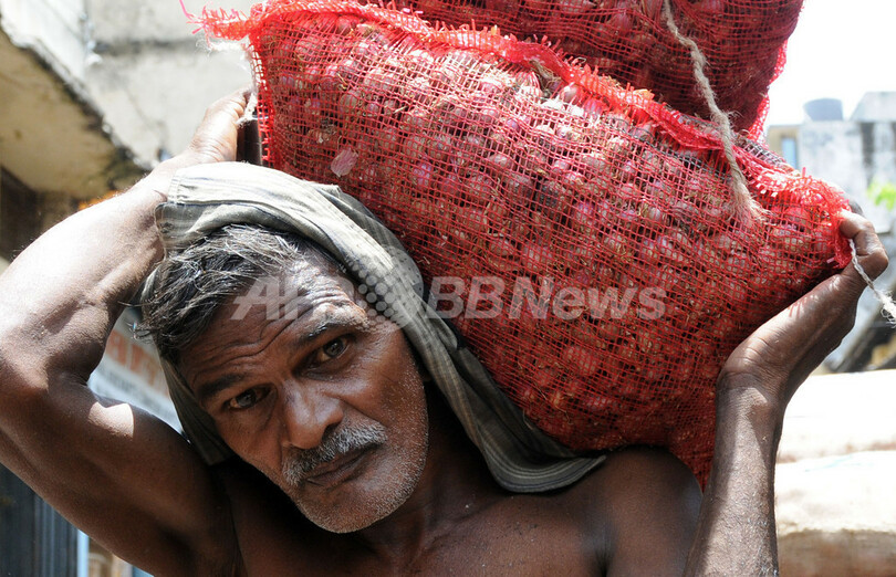 経済危機の世界各地でメーデー、ドイツとトルコでは機動隊と衝突