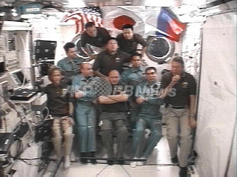 「ディスカバリー」、ISSに別れ 地球帰還へ