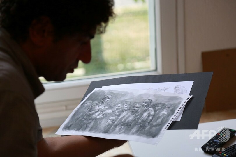 仏に亡命のシリア美術教師、拷問の恐怖を描く