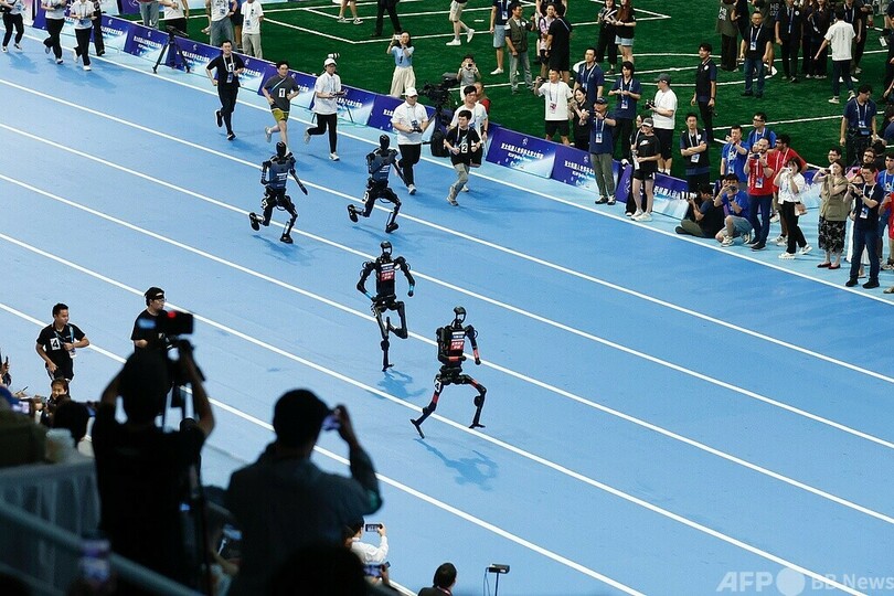 人型ロボット史上初 100メートル“自走選手”が誕生 中国