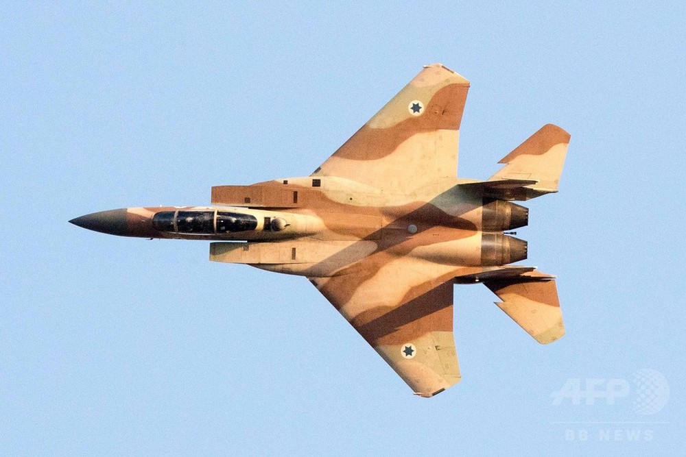 イスラエル空軍基地で航空ショー、パイロットたちの門出祝う