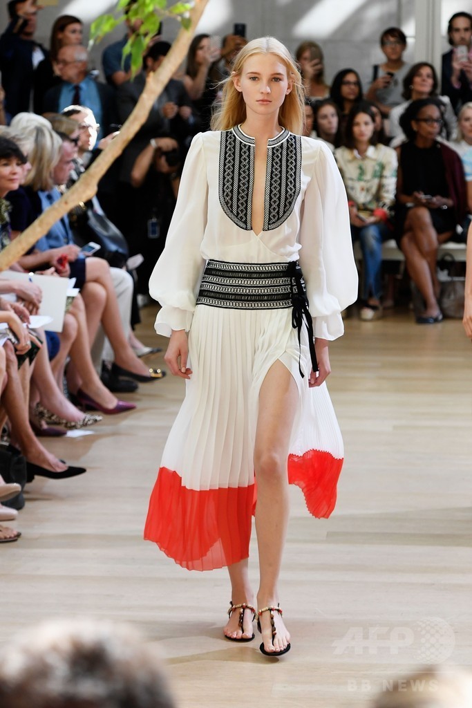 「オスカー・デ・ラ・レンタ」17年春夏